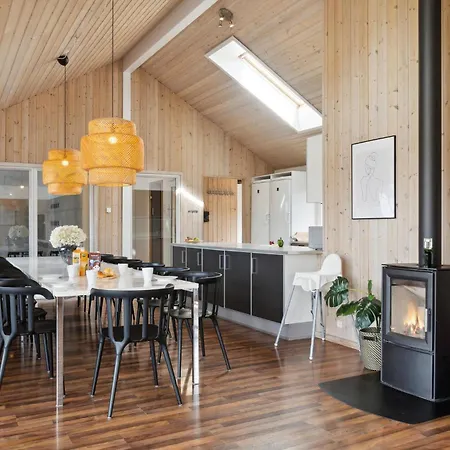 Сasa de vacaciones Lovely In Idestrup With Private Swimming Pool, Be Inside Or Outside